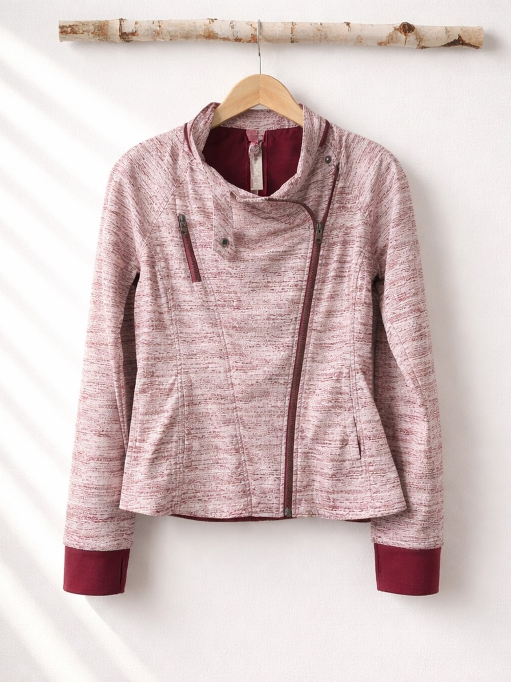 Mondetta Burgundy Athletic Top with Contrast Label Size SP